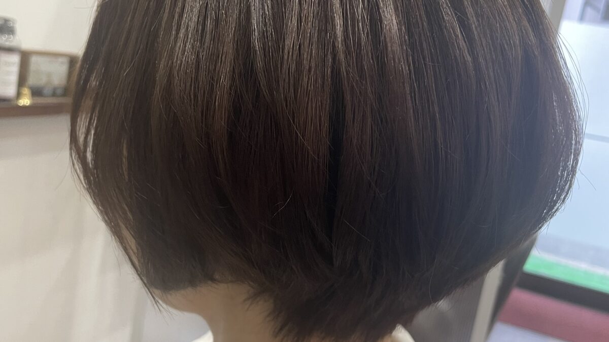 時間をかけて行う美容室のカットメニューと短時間で行うカットメニューの違いについて解説を致します。そして、メニュー選びについてもワンポイントアドバイス👍