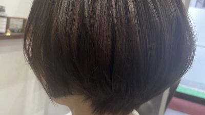 時間をかけて行う美容室のカットメニューと短時間で行うカットメニューの違いについて解説を致します。そして、メニュー選びについてもワンポイントアドバイス👍